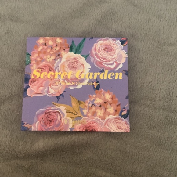Eloise Makeup Nwt Eloise Secret Garden 3d Blush And Glow Palette